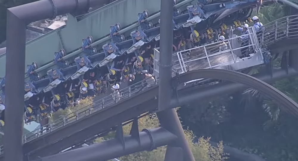 Hình ảnh hàng chục hành khách bị treo lơ l