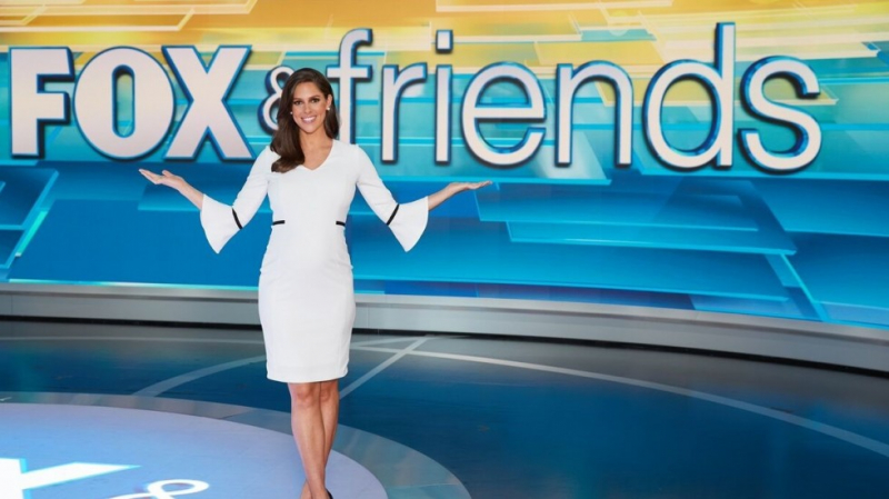 Phát thanh viên truyền hình Fox News Abby Hun