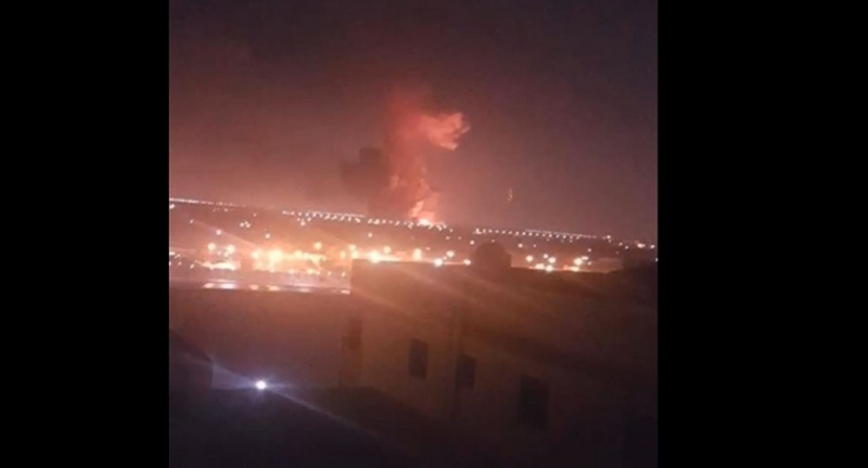 Hình ảnh lửa và khói bốc cao ngùn ngụt