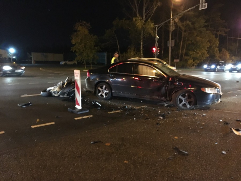 Hiện trường vụ tai nạn thảm khốc tr&ecirc;n đường cao tố