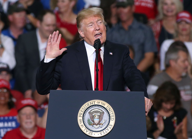 Tổng thống Mỹ Donald Trump vụ bom gửi tới nh&agrave; Clin