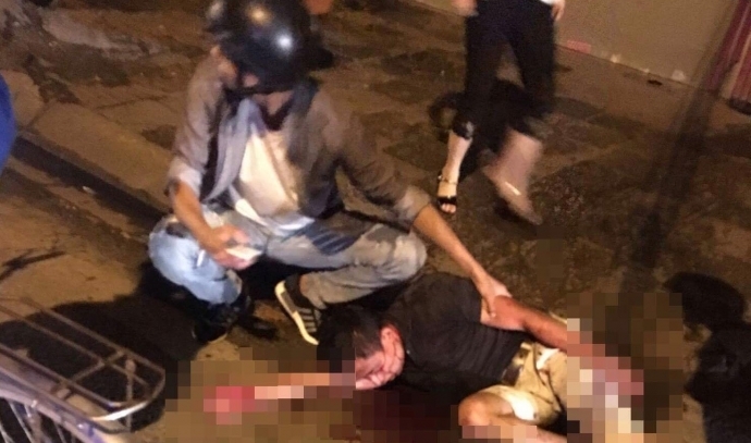 ch&eacute;m nhau kinh ho&agrave;ng ở đại la