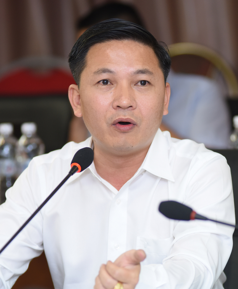 ong ben Phuong Trang