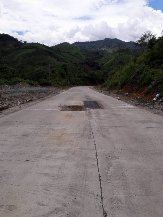 Cọc cảnh báo đã thu dọn sau khi thi c&ocirc;ng mặt