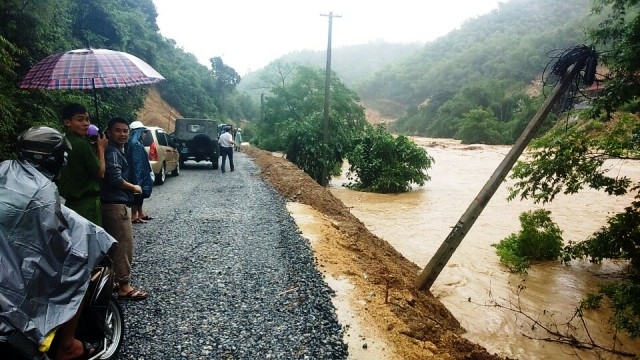 1- N--c sông Ḷ dâng cao gây ng-p c-u Phà Ḷ, khi-n
