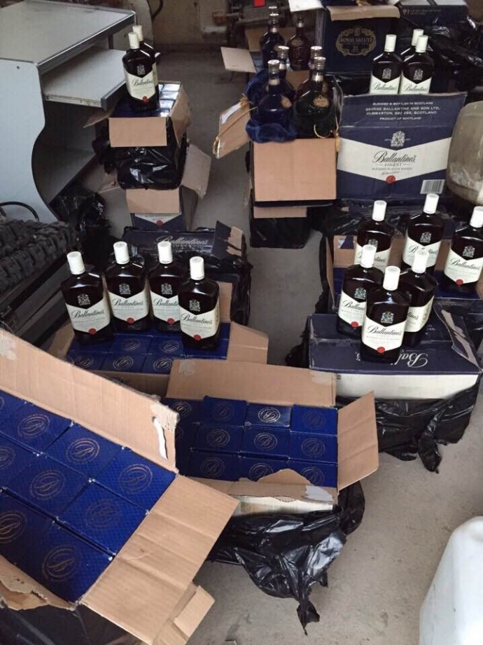 3- ng&agrave;y- Tết- ph&aacute;t- hiện- h&agrave;ng- trăm- chai- rượu- 