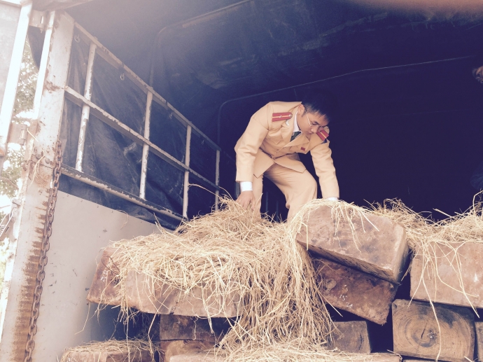 3- ng&agrave;y- Tết- ph&aacute;t- hiện- h&agrave;ng- trăm- chai- rượu- 