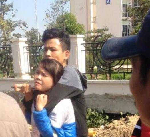 Giải- cứu- c&ocirc;- g&aacute;i- bị- khống- chế- dưới- mũi- dao