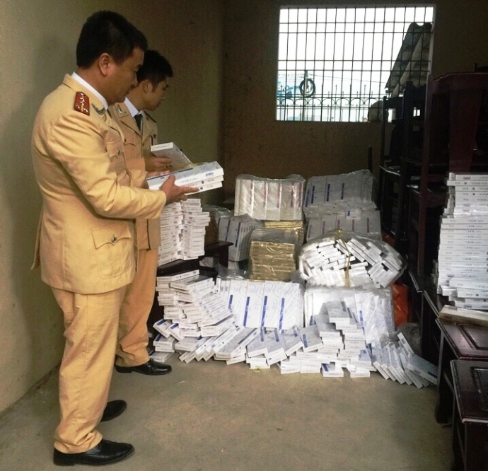 Bắt- giữ- xe- tải- vận- chuyển -9.600- bao- thuốc-