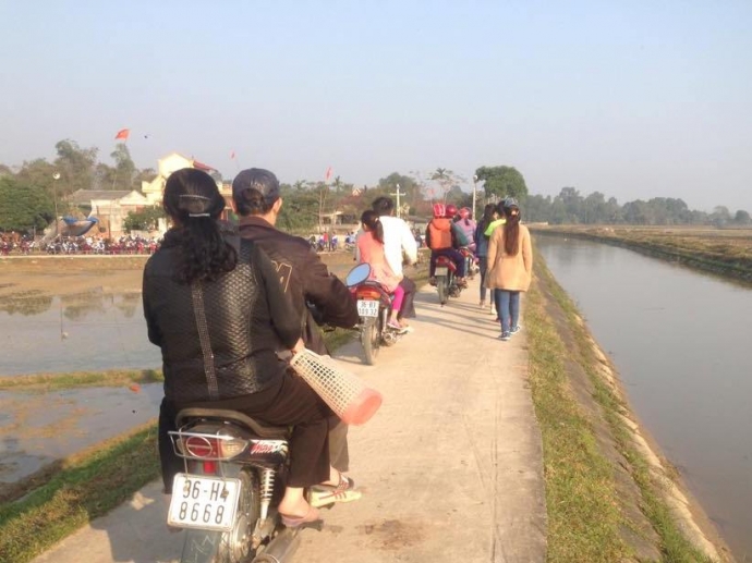 Đầu- năm- đi -chợ- choảng- nhau- cầu- may.jpg10