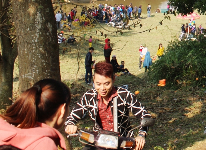 Đầu- năm- đi -chợ- choảng- nhau- cầu- may.jpg12