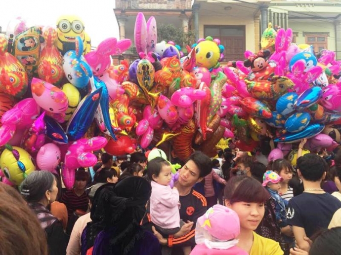 H&agrave;ng-ngh&igrave;n-người-đổ-x&ocirc;-xem-lễ-hội-lớn-nhất-xứ-than