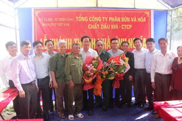 C&ocirc;ng- đo&agrave;n- GTVT- Việt- Nam - phối- hợp- trao- nh&agrave;