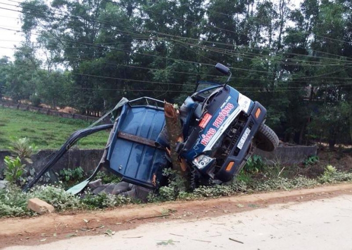 Tr&aacute;nh- đo&agrave;n- xe -hung- thần- xe- chở- xi- măng- đ&acirc;