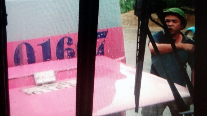 L&agrave;m -r&otilde;- h&agrave;nh- vi- va- chạm- giao- th&ocirc;ng- giữa- ha