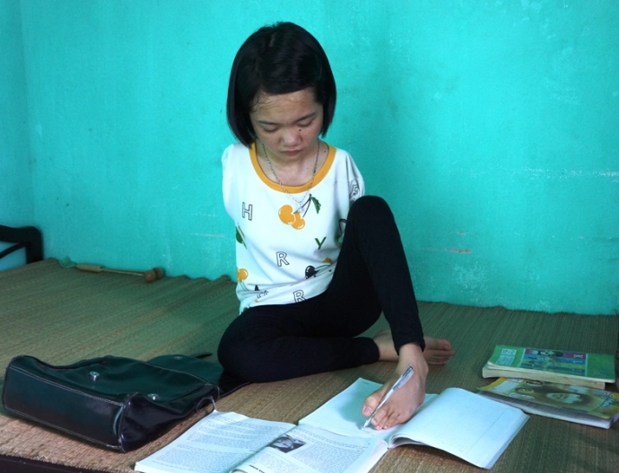 Gặp- nữ- sinh- Thanh- H&oacute;a- viết- ước- mơ- tr&ecirc;n- đ&ocirc;