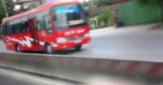 XE-KH&Aacute;CH-CHẠY-NGƯỢC-CHIỀU-Ở-H&Agrave;-NAM