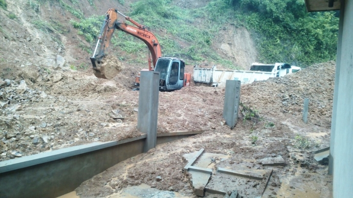 Sạt -lở- QL- 15C- một- huyện- miền- n&uacute;i- ở- Thanh-