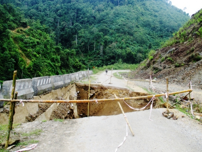 Xảy -ra- sụt- lớn- tr&ecirc;n- QL16- qua- Thanh- H&oacute;a (1)