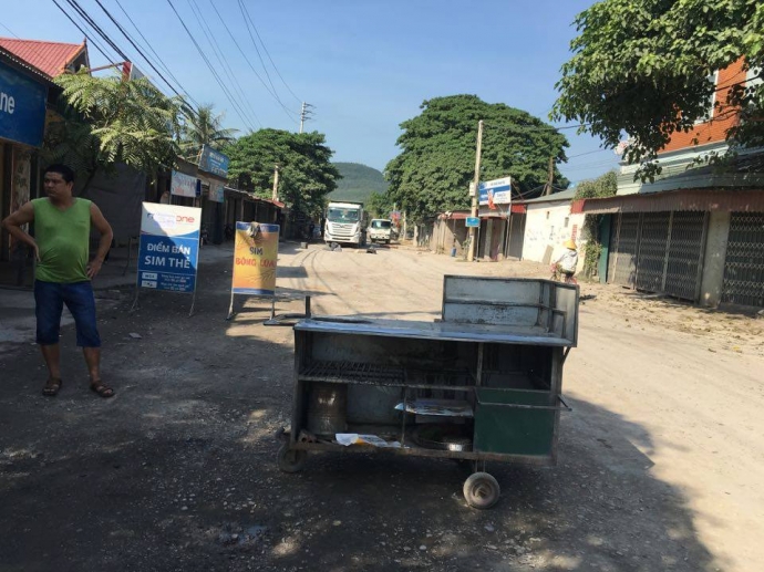 Bụi bặm- d&acirc;n- lại -tiếp- tục- ngă-n cả-n xe- tả-i 