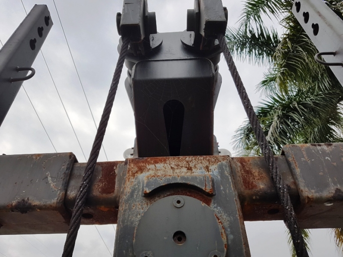 sắm-xe-đặc-chủng-để-trị xe-qu&aacute;-tải (4)