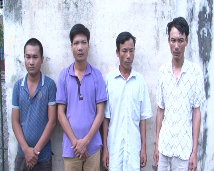 Bắt- giữ- 4- đối- tượng- c&ocirc;n- đồ- cướp- tiền- của-