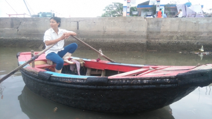 Những- b&ocirc;ng- hồng- vất- vả- mưu -sinh- tr&ecirc;n- cửa- 