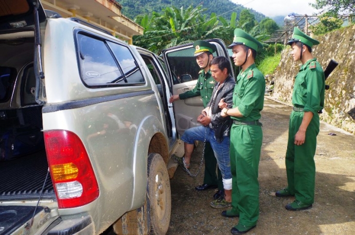 Bắt -2- đối- tượng- đi- x-e m&aacute;y- vận- chuyển- 69- 