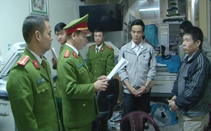 Bắt- đối- tượng -l&agrave;m- giả- h&agrave;ng- trăm- thẻ- BHYT- 