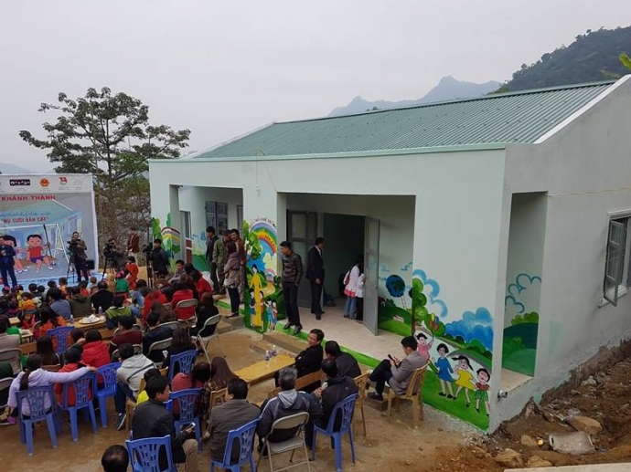 Otofun- Thanh- H&oacute;a- trao- tặng- điểm -trường- cho-