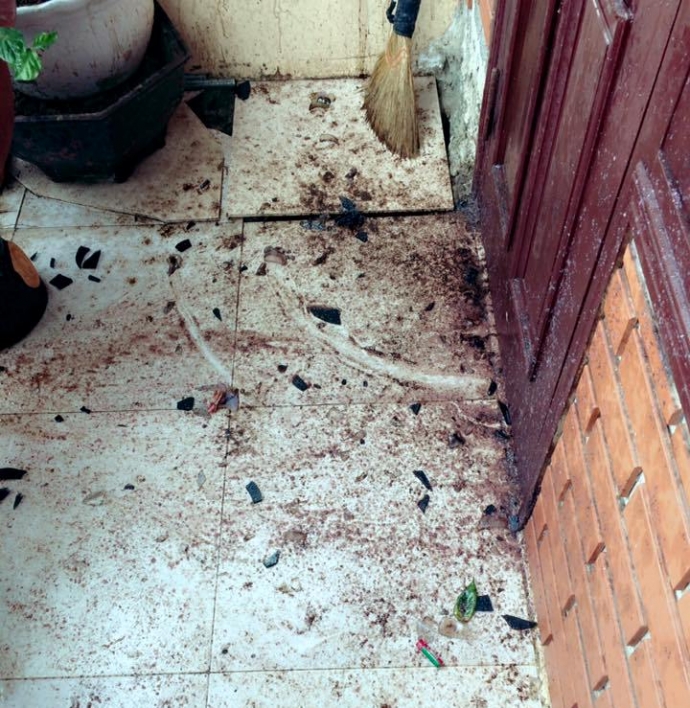 Nh&oacute;m- đối -tượng- lạ- mặt- n&eacute;m- bom- bẩn- v&agrave;o -hiệ