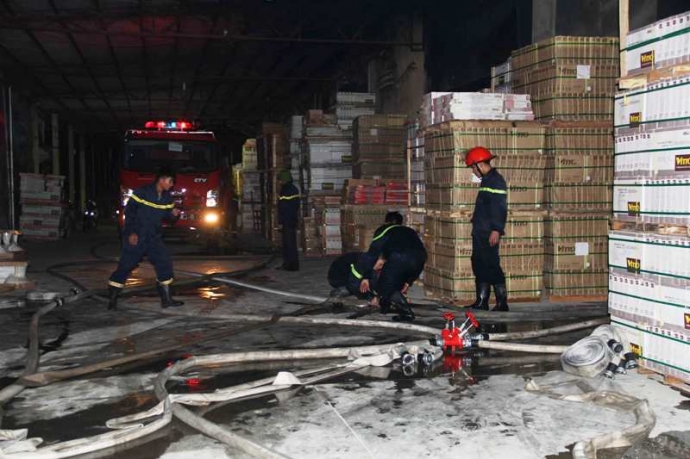 Nửa- đ&ecirc;m- b&agrave;- hỏa- gh&eacute;- thăm- cty- chuy&ecirc;n- sản- xu