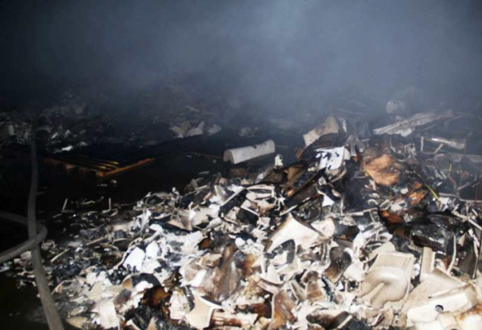 Nửa- đ&ecirc;m- b&agrave;- hỏa- gh&eacute;- thăm- cty- chuy&ecirc;n- sản- xu