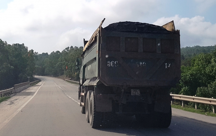 Thanh H&oacute;a  Xe- qu&aacute; -tải- rủ- nhau- đi- đường- v&ograve;ng