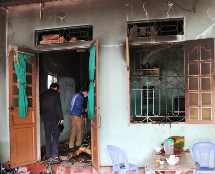 Ph&aacute;t -hiện- thi- thể- 2- bố- con- ch&aacute;y- x&eacute;m- trong