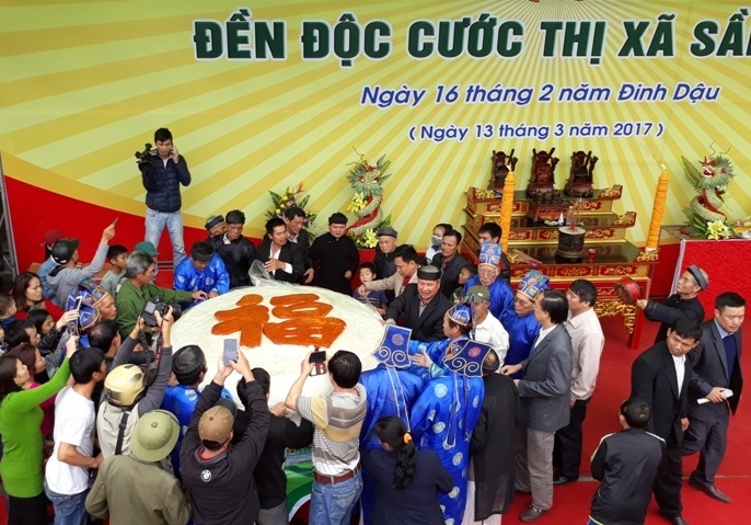 D&ugrave;ng- xe -tải- chở- b&aacute;nh- giầy- nặng- 2- tấn- d&acirc;ng