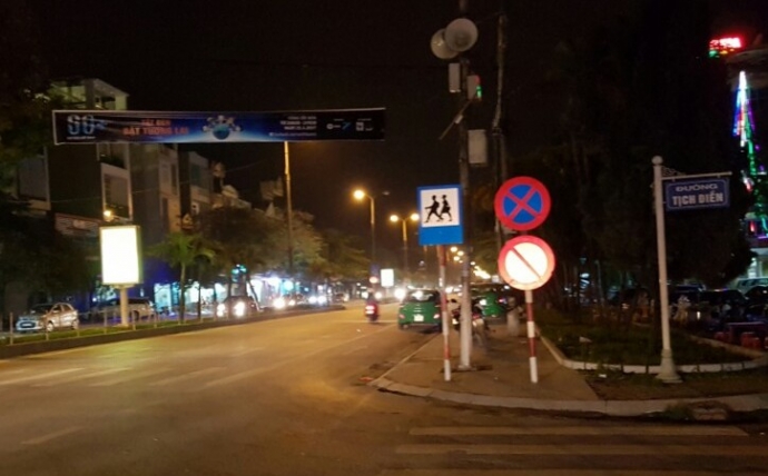 biển-b&aacute;o-hiệu-giao-th&ocirc;ng-chưa-đạt-chuẩn.jpg2