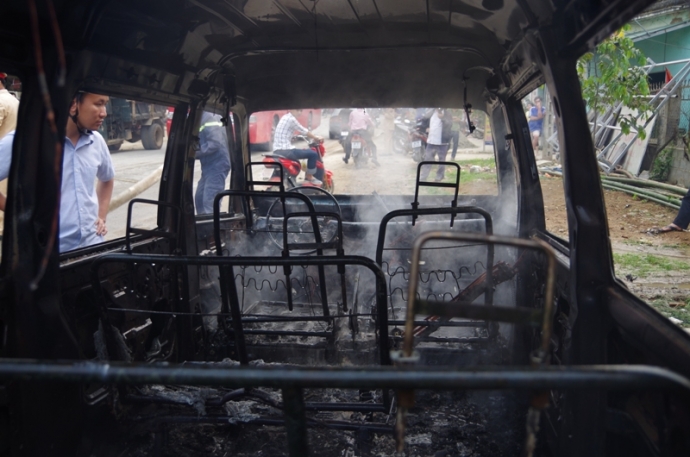 Xe- &ocirc; -t&ocirc;- 9- chỗ- của- trường- l&aacute;i- bất- ngờ- bốc