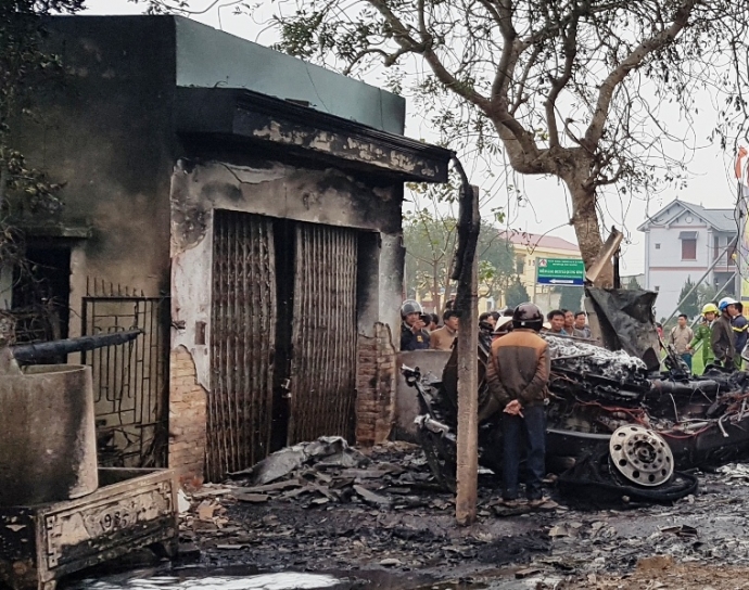 Video- hiện- trường- xe- kh&aacute;ch- v&agrave;- xe- Container-