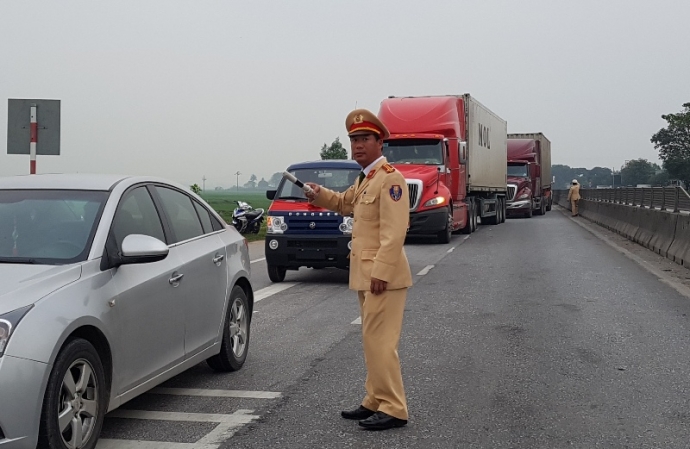 Video- hiện- trường- xe- kh&aacute;ch- v&agrave;- xe- Container-