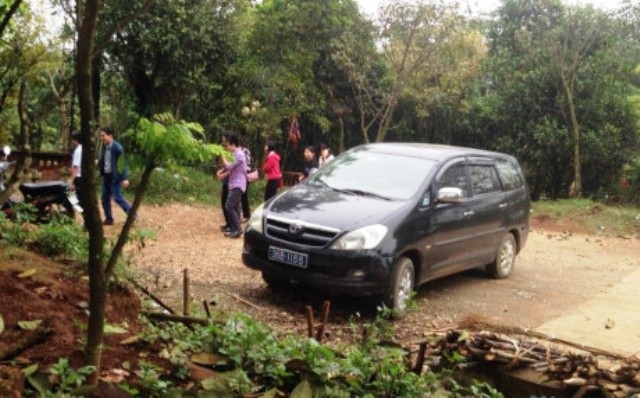 Bộ- Nội- Vụ -làm- rõ -cán- bộ -dùng -xe- côn-g đi-