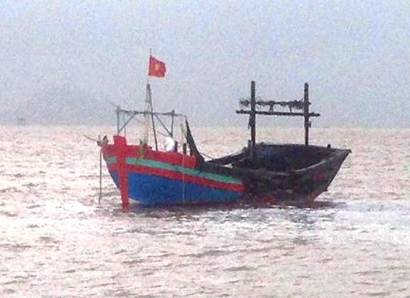 t&agrave;u-c&aacute;-bị-ch&aacute;y (1)