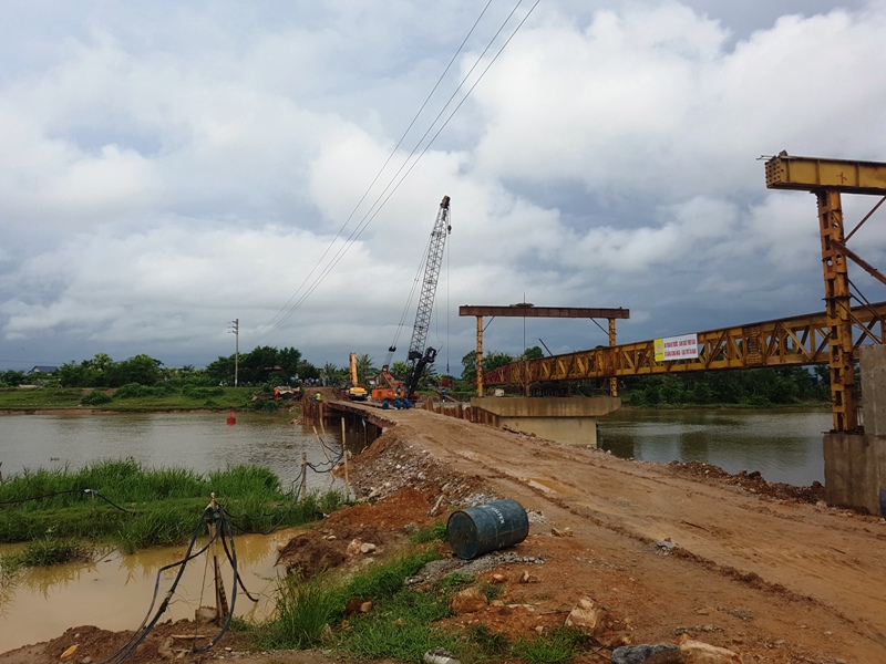 cầu-s&ocirc;ng-hoang-bị-sập (3)