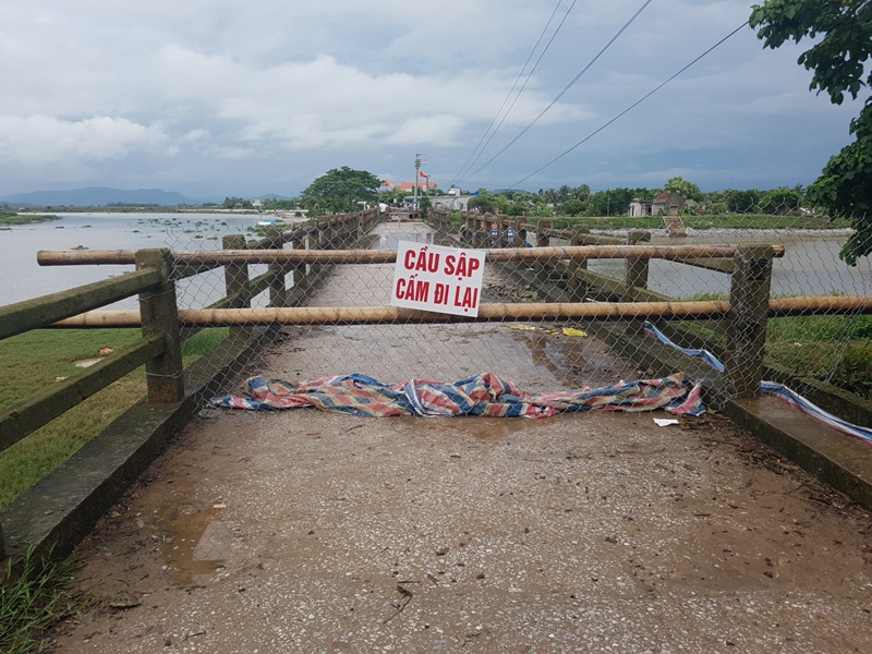 cầu-s&ocirc;ng-hoang-bị-sập (5)