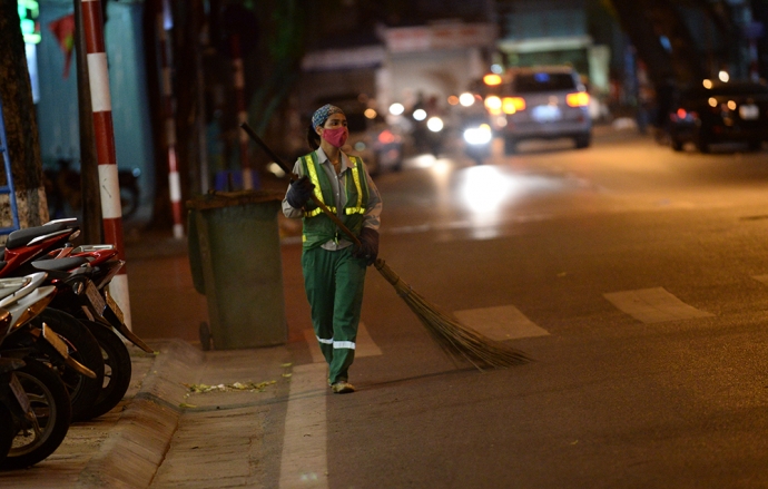 1 Bắt đầu một ca l&agrave;m việc mới của nữ lao c&ocirc;ng tại 