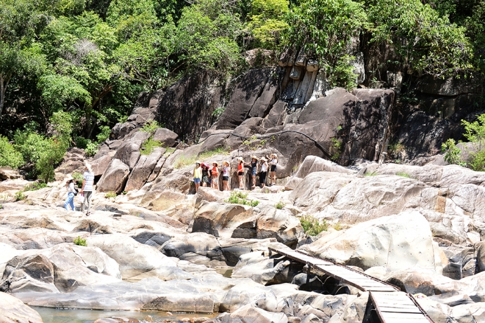 10Chụp ảnh kỷ niệm l&agrave; điều kh&ocirc;ng thể thiếu của c&aacute;c