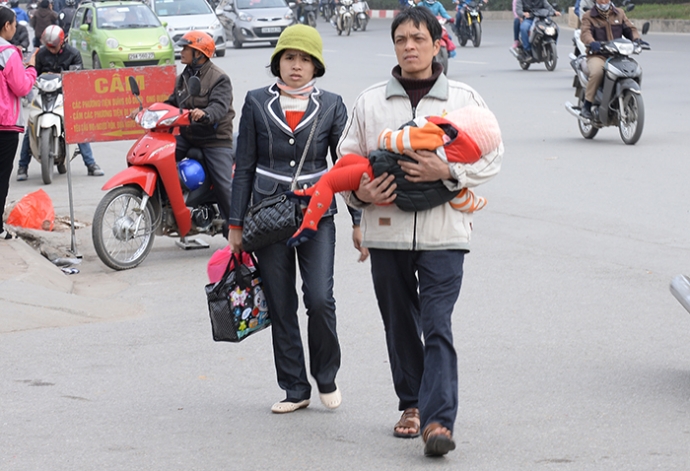 14 Phải di chuyển qu&atilde;ng đường d&agrave;i để về qu&ecirc; với bố