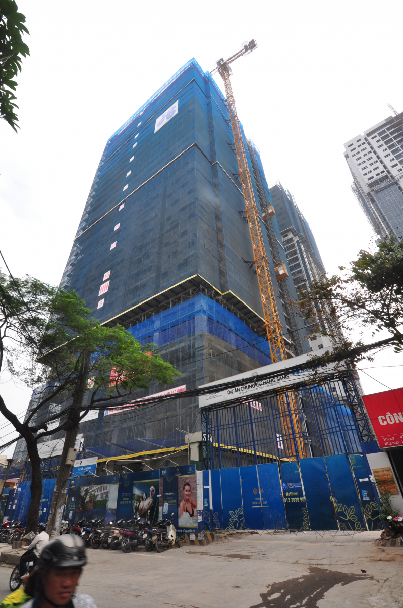 2 B&ecirc;n cạnh những c&ocirc;ng tr&igrave;nh đang ho&agrave;n thiện, vẫn c