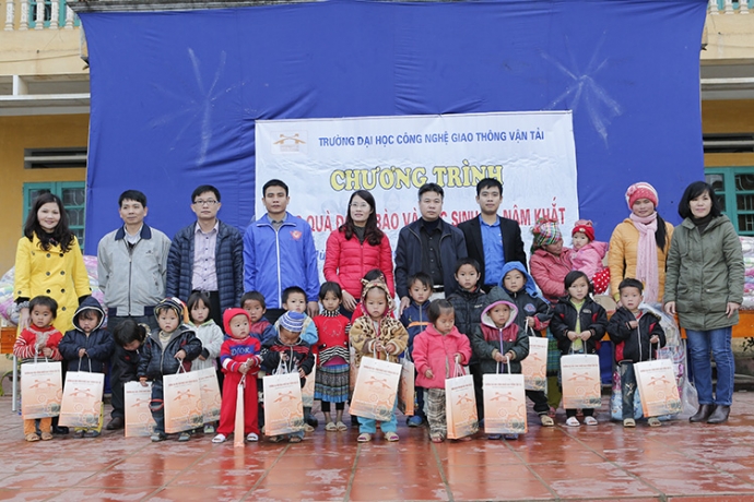 tet-duong-lich-2016-hon-2000-bo-quan-ao-am-toi-yen