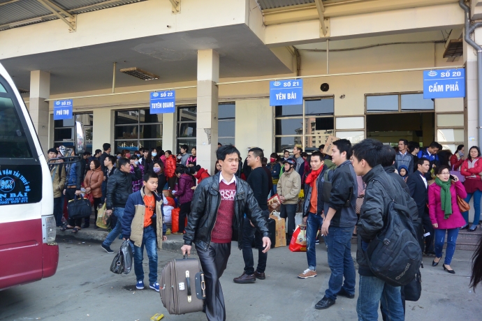 ngay-cao-diem-nguoi-dan-ve-que-don-tet-dien-ra-thu